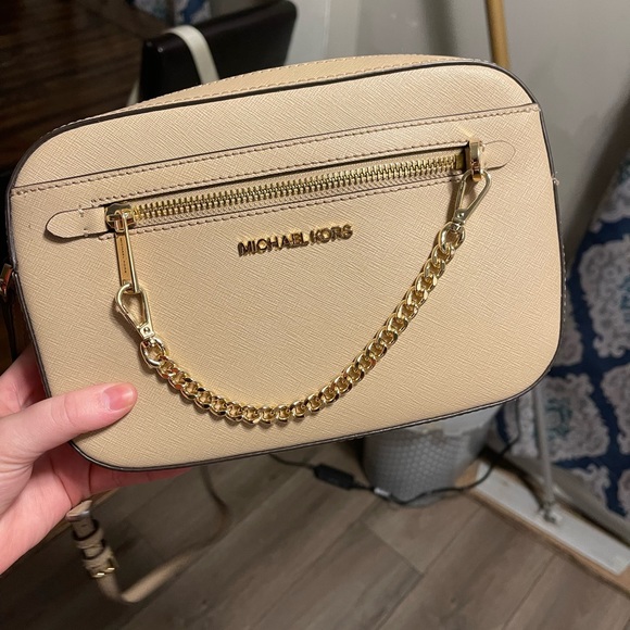 Brand new never used Jet Set Michael Kors cross body. - Picture 3 of 6